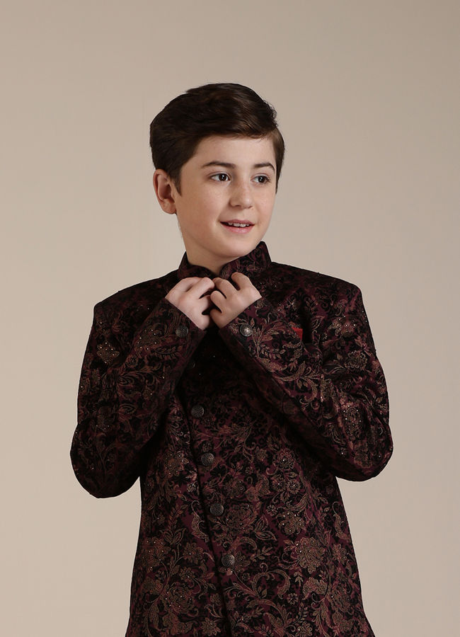 alt message - Manyavar Boys Boys Wine Bel Buti Patterned Indo-Western Set image number 0